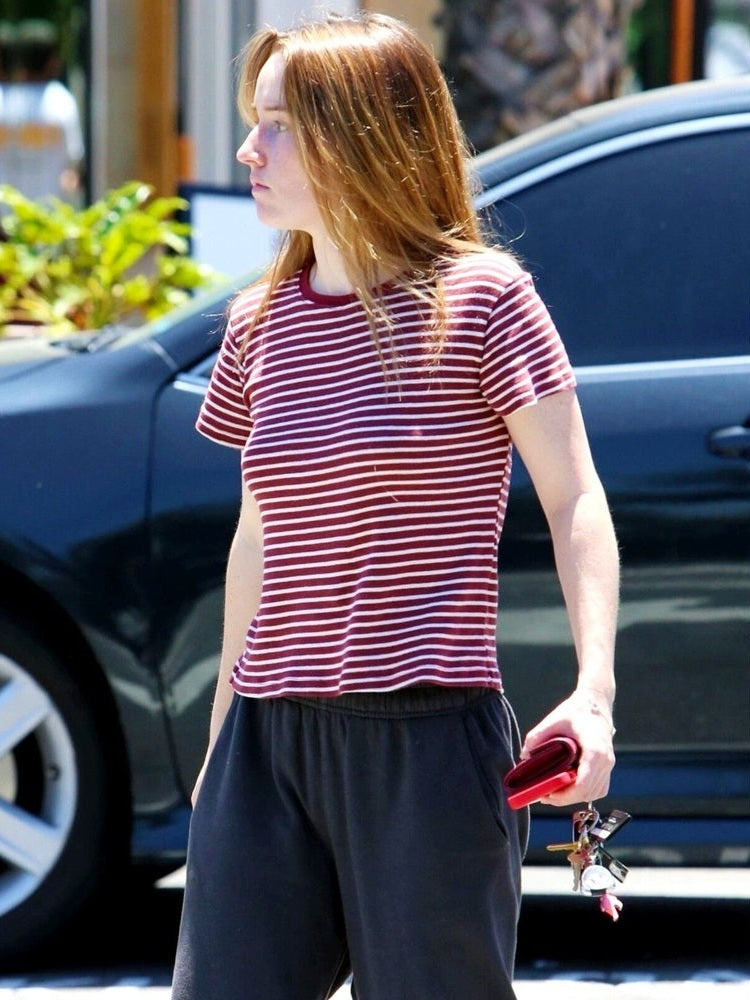 Kaitlyn Dever 8.5 x 11 Candid Color Photograph Art Print Photo Picture Collectibles:Photographic Images:Photographs Style Your Walls